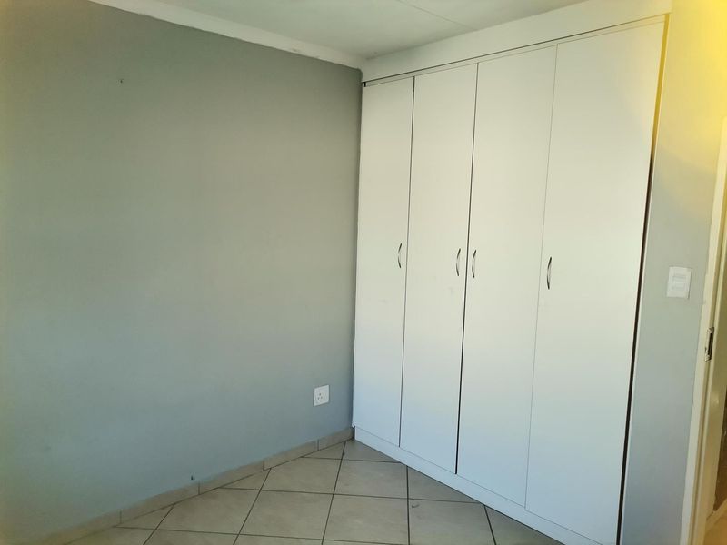 Stunning 2 Bedroom apartment in sought after estate - Photo 6