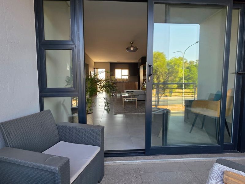 Modern 2-Bedroom Apartment | Available To Rent  Discover sophisticated urban living in this modern 2-bedroom, 2-bathroom apartment, perfectly positioned for con - Photo 9