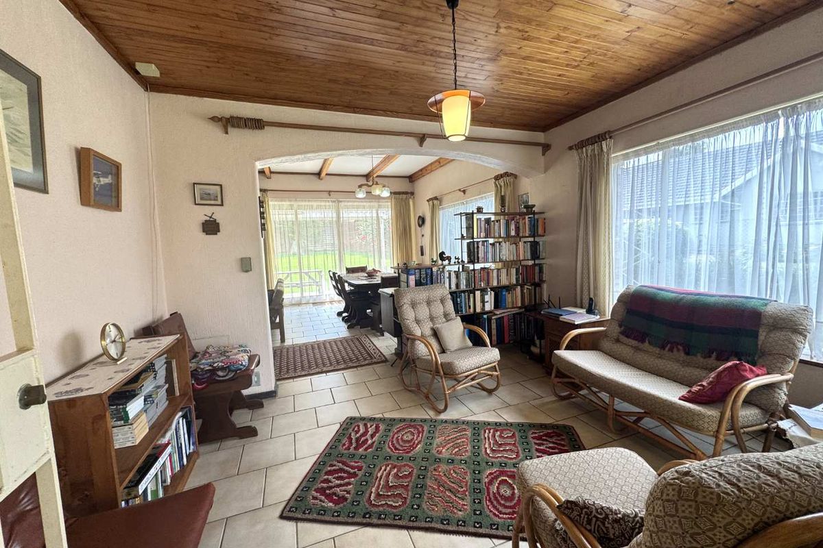 3 BEDROOM HOUSE FOR SALE IN CONSTANTIA PARK - Photo 2