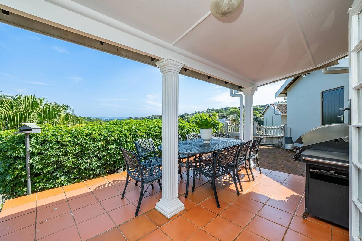 Freestanding Stepless Simplex with Private Garden and Exceptional Parking - Photo 3