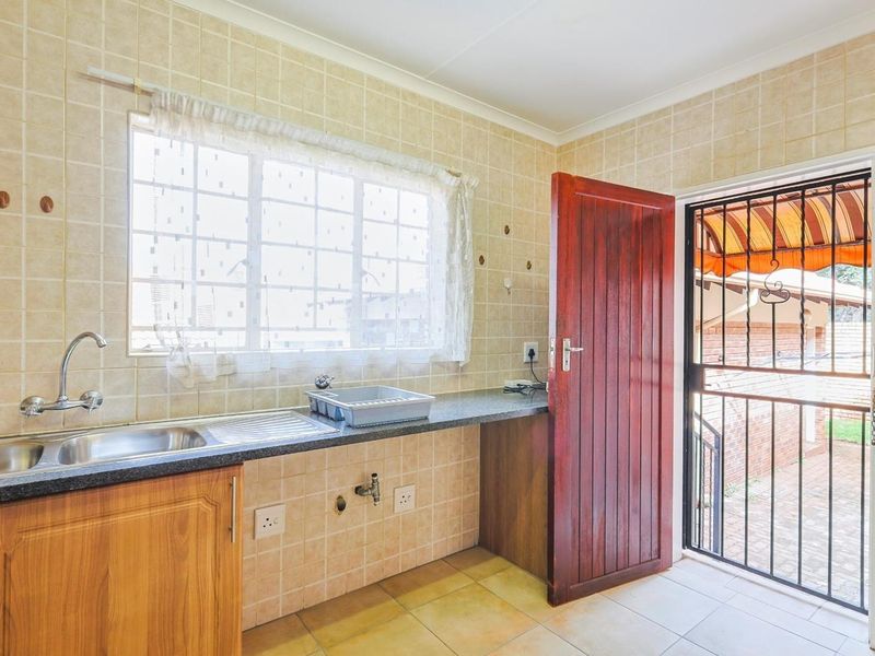 Beautiful 3-bedroom Simplex in The Wilds Estate - Photo 6