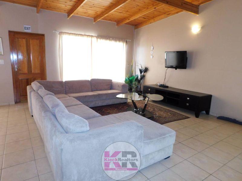 Not to be Missed!!! House with flat and separate laundry - Photo 3