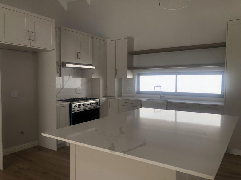 Modern family home for the discerning - Photo 5