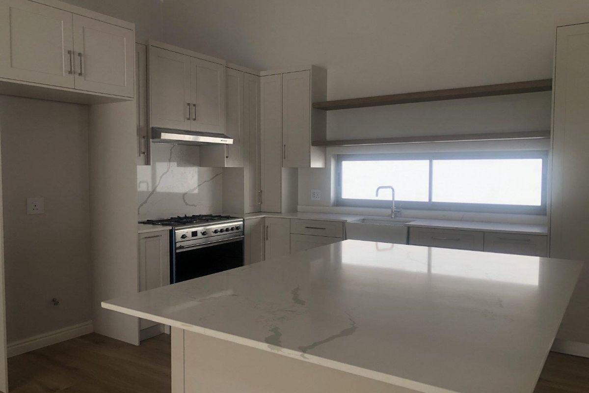 Modern family home for the discerning - Photo 5