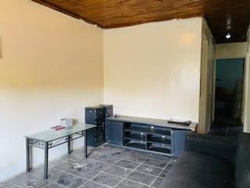2 Bedroom Home in Velapi Crescent, Nonqubela, Khayelitsha - Photo 3