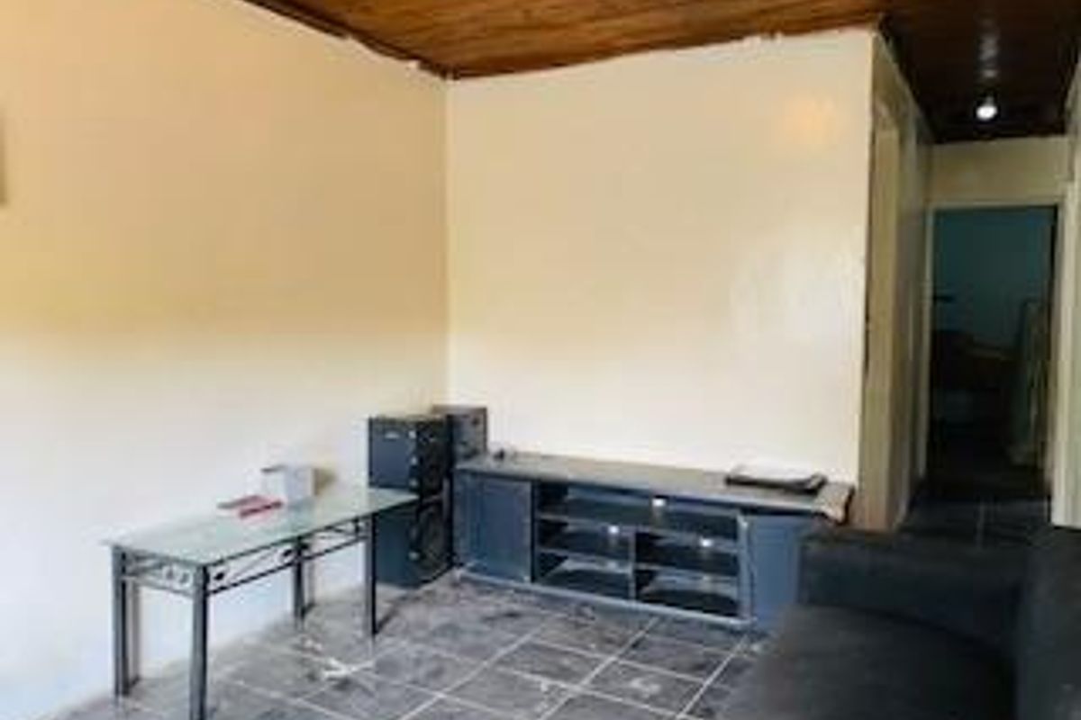 2 Bedroom Home in Velapi Crescent, Nonqubela, Khayelitsha - Photo 3