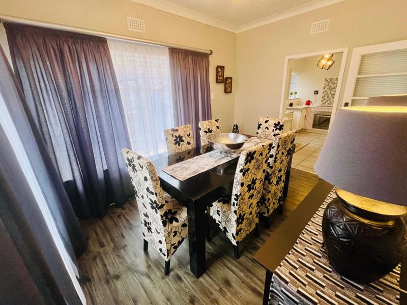 Your Dream 3 Bedroom Home In South Crest Awaits-Move In, Unpack, Enjoy. - Photo 4