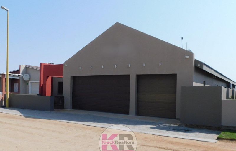 4 Bedroom House For Sale Henties Bay (Suid Duin)