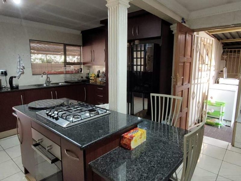 3 Bedroom House for Sale in Mayberry Park - Photo 9