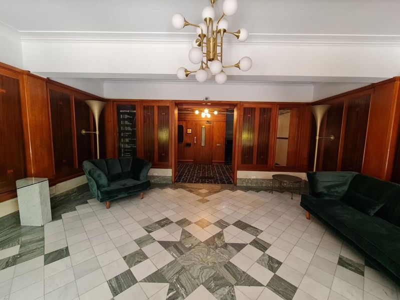 **Luxurious Apartment Complex in Highly Desirable Killarney** - Photo 6