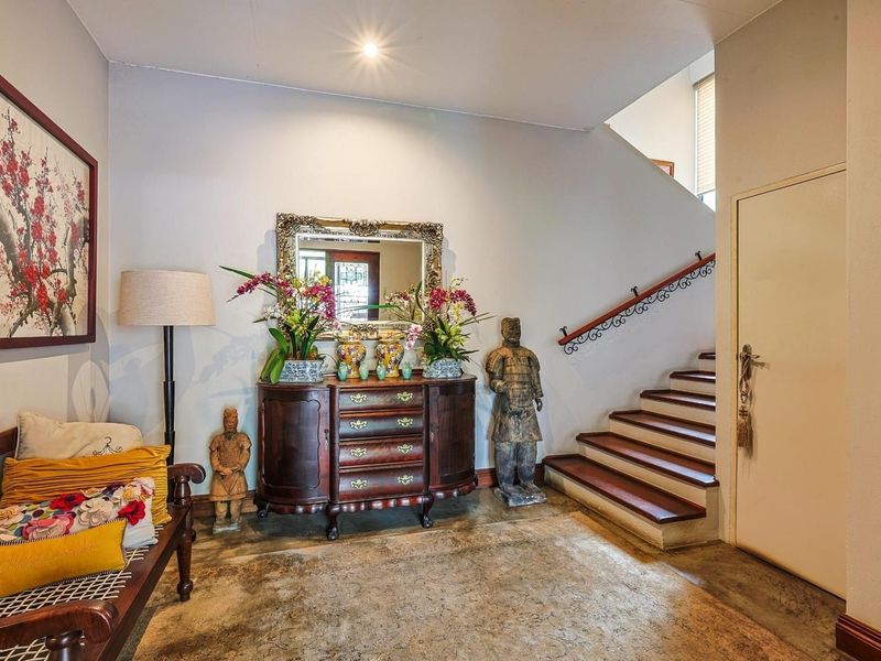 Modern Masterpiece with Breathtaking Views. - Photo 3