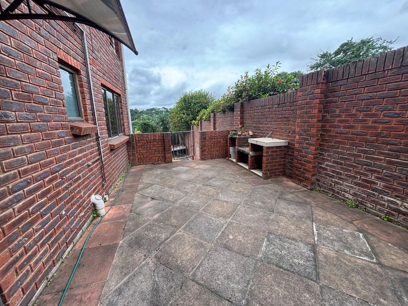 Elegant 4-Bedroom Double-Storey Home with Pool in Malvern - Photo 9