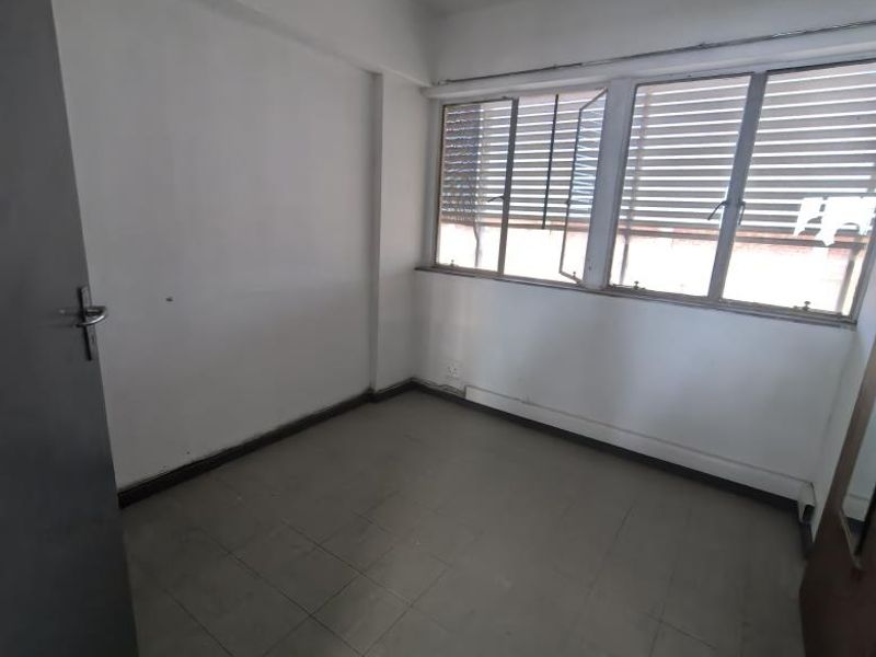 80m2 offices available to rent - Photo 3