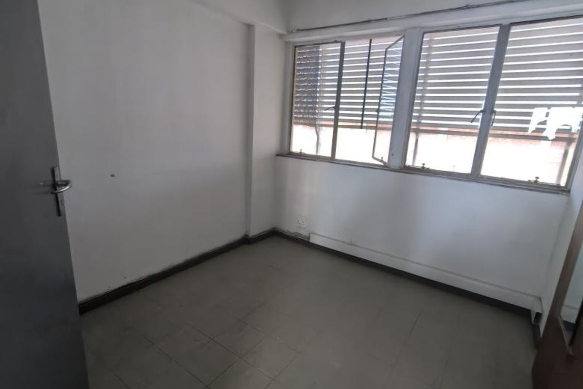 80m2 offices available to rent - Photo 3