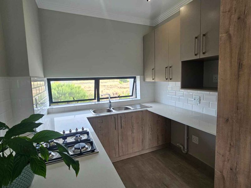 MODERN 2 BEDROOM APARTMENT, HARTENBOS - Photo 2