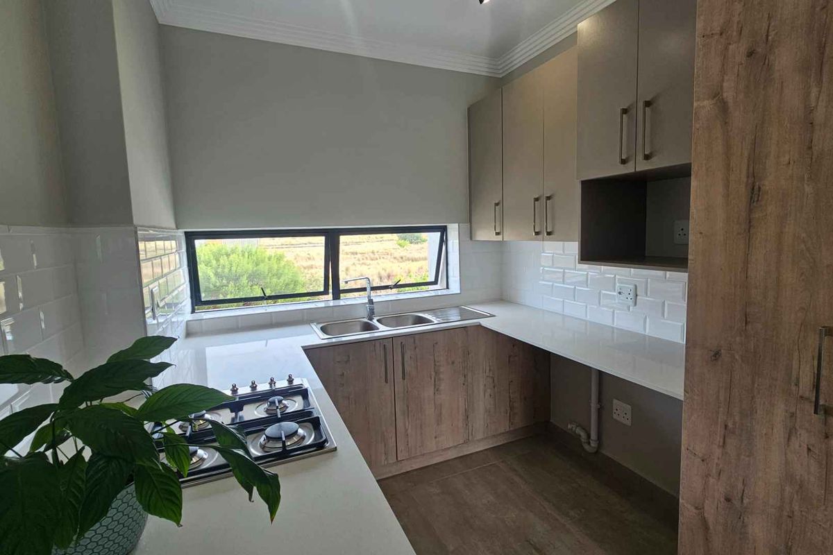 MODERN 2 BEDROOM APARTMENT, HARTENBOS - Photo 2