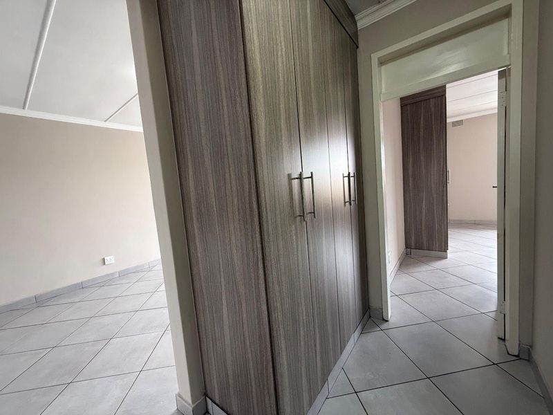 Ground Floor Modern Living with Garden Access - Photo 6