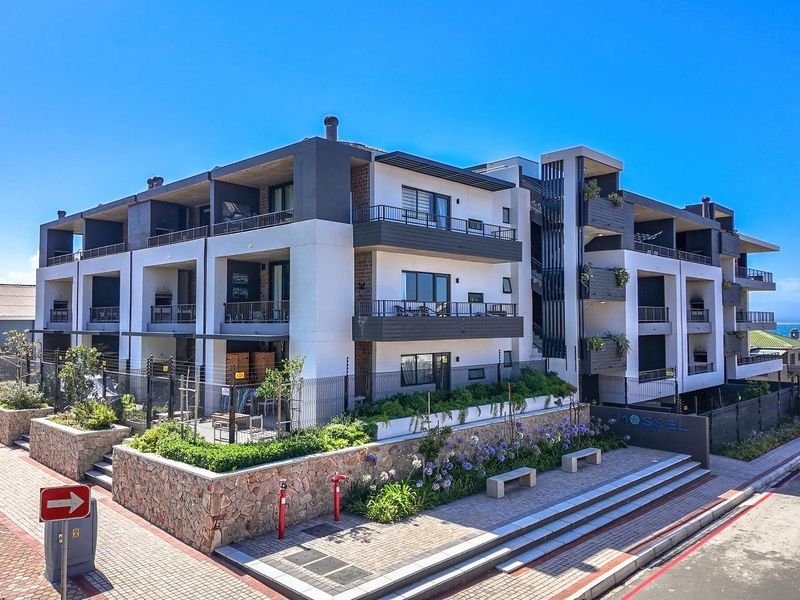 Prime Coastal Investment: Fully Furnished Apartment with Sea Views - Price Includes VAT - No Transfer Duty - Photo 2