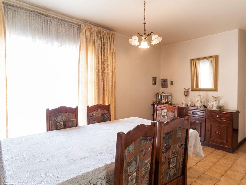 Charming Double Story 3 bedroom home - Photo 7