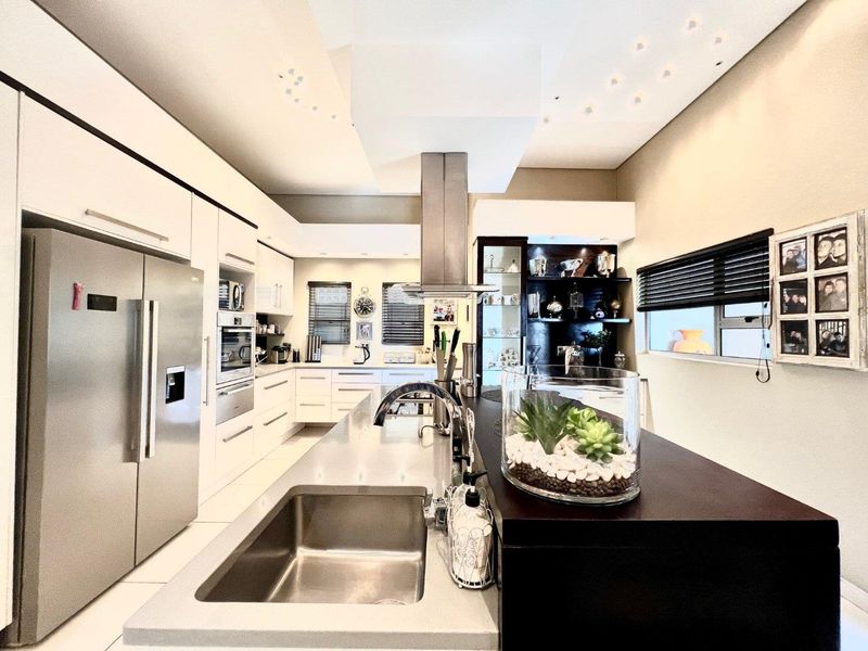 4 Bedroom House To Rent In Ludwigsdorf - Photo 5