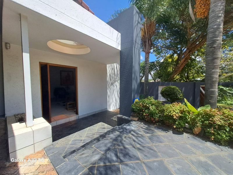 Family Home 4 Bedroom/ 3 Bathroom with lovely garden - Photo 9