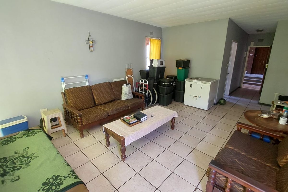 Charming 2-Bed Ground Floor Unit with Garden! - Photo 5