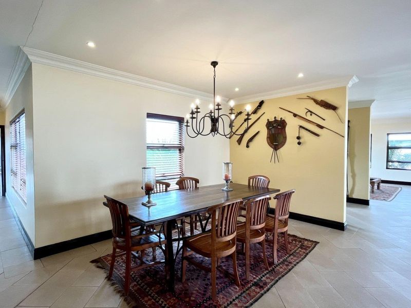 A beautiful, modern family home nestled away in the heart of the La Lucia bowl!! - Photo 3