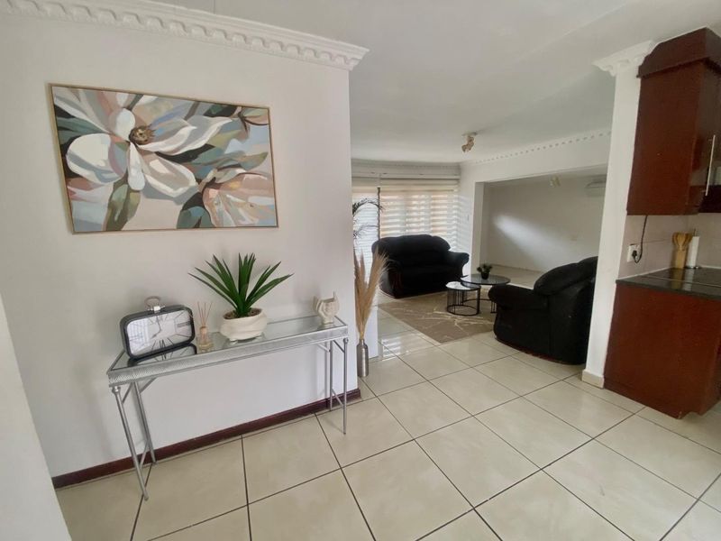 Modern Comfort Meets Effortless Living - Photo 7