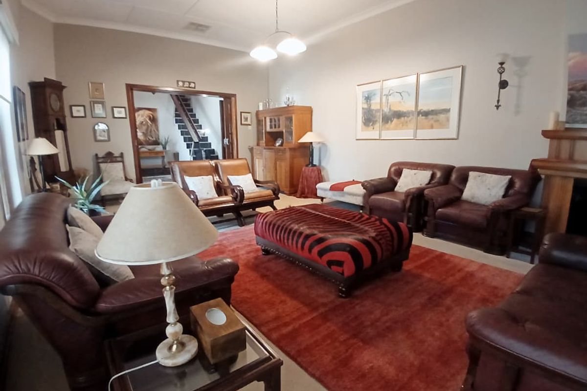 Luxe living with income potential 😊 - Photo 3