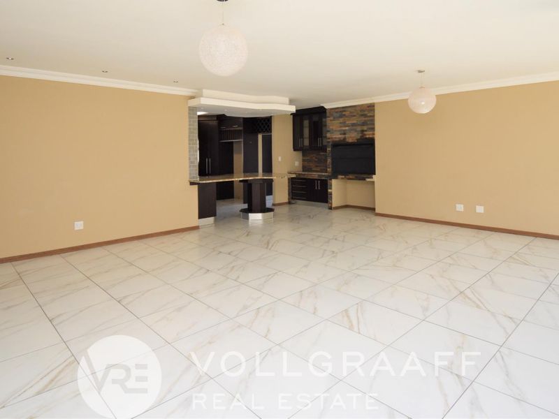 3 Bedroom home with 2 Bedroom flat - Photo 6