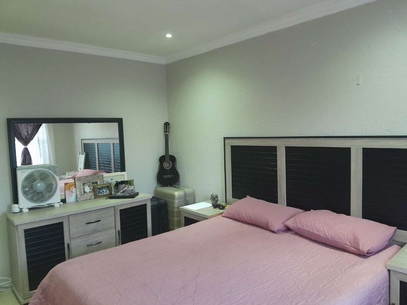 Neat as a Pin: Perfect Starter Home in Prime Location - Photo 10