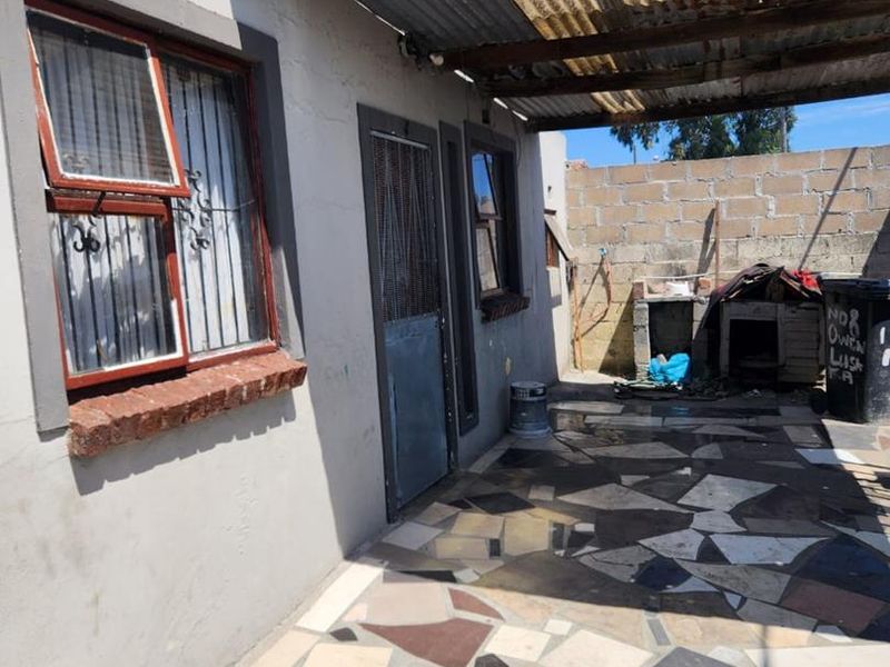 Charming Three-Bedroom Home for Sale in Nyanga, Cape Town - Photo 4