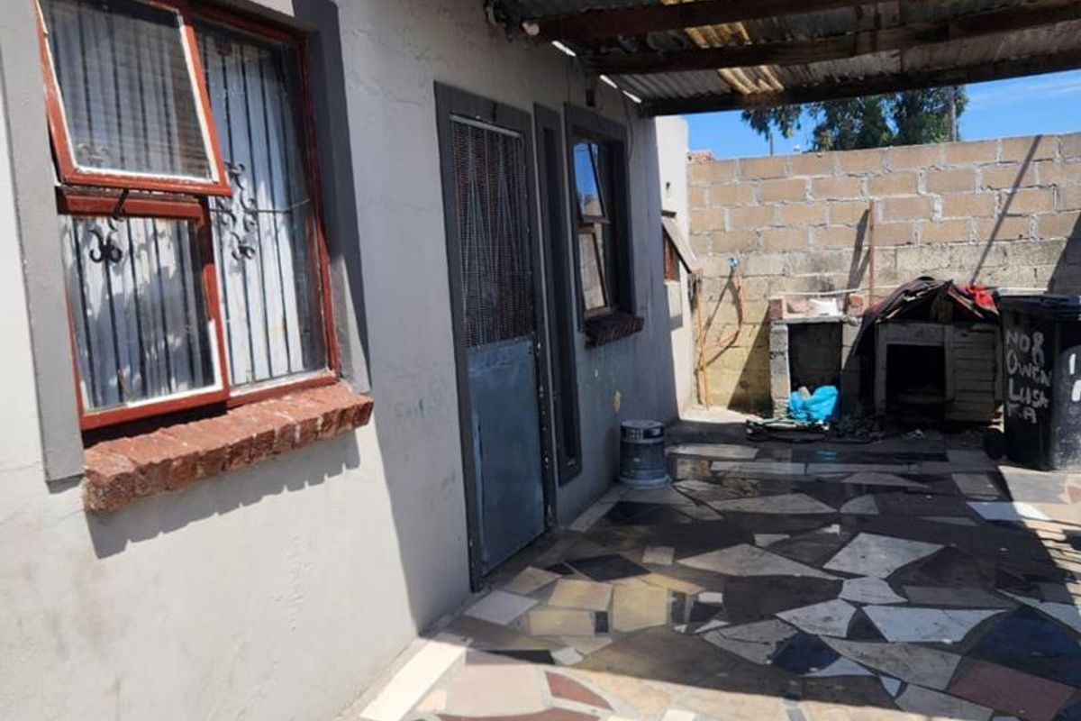Charming Three-Bedroom Home for Sale in Nyanga, Cape Town - Photo 4