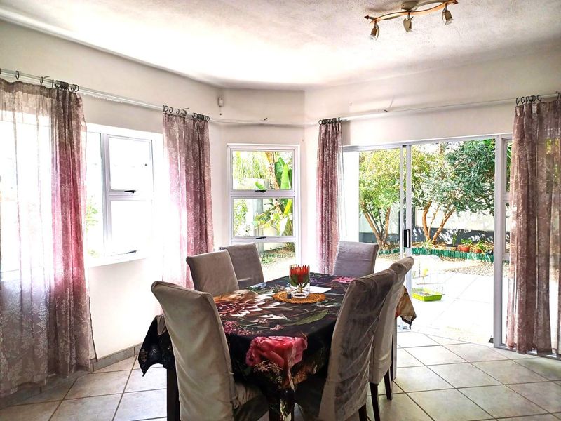 Kleine Kuppe - Spacious Double-Storey Home – N$ 2.7 Million (CC Registered) - Photo 5