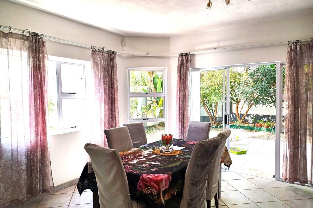 Kleine Kuppe - Spacious Double-Storey Home – N$ 2.7 Million (CC Registered) - Photo 5