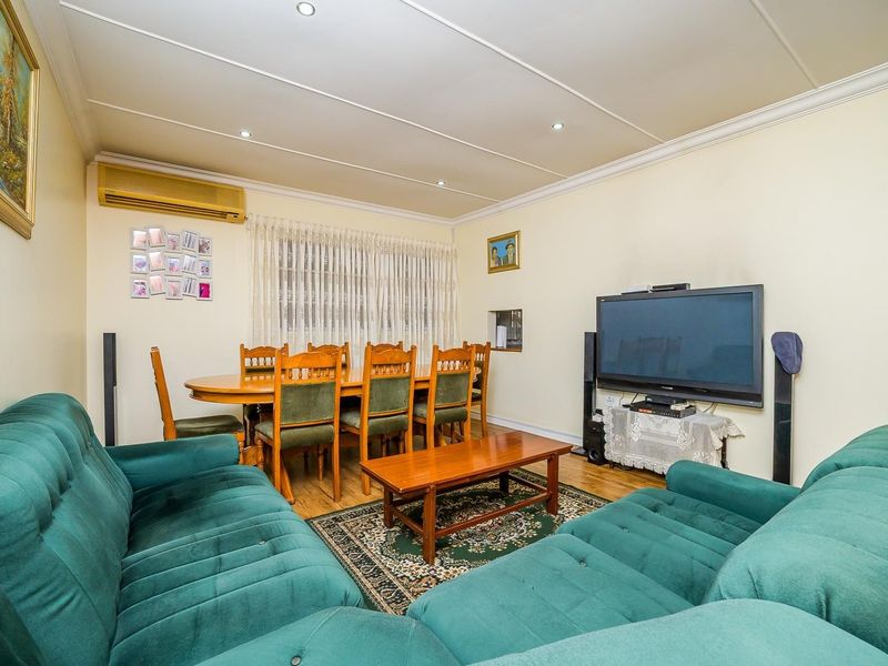 Charming Havenside Home with Flatlet and Ample Parking - Photo 6