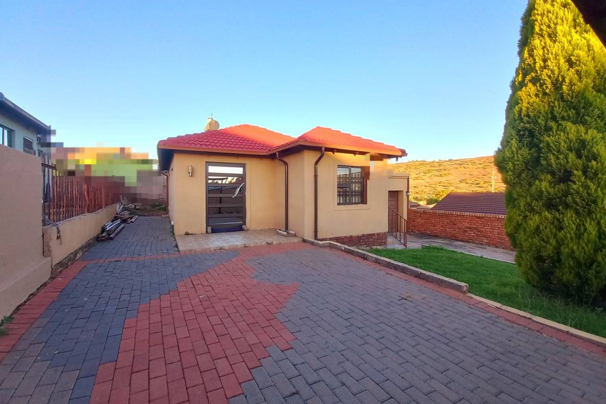 Three bedrooms house for sale in Atteridgeville - Photo 2