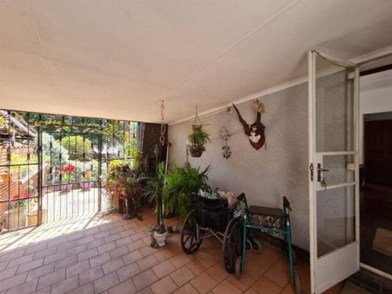 3 Bedroom House for Sale in Mondeor with Flatlet - Photo 10