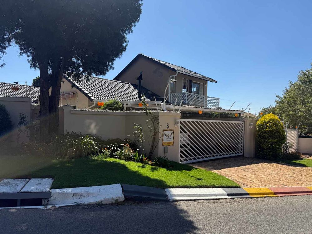 2 Houses on one stand