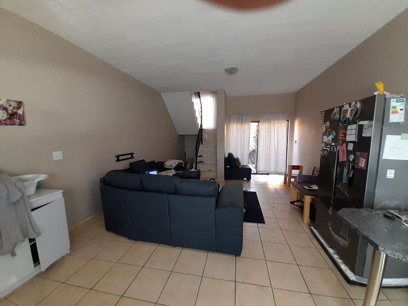 🏡 Exquisite 3 Bedroom Duplex For Sale - Photo 2