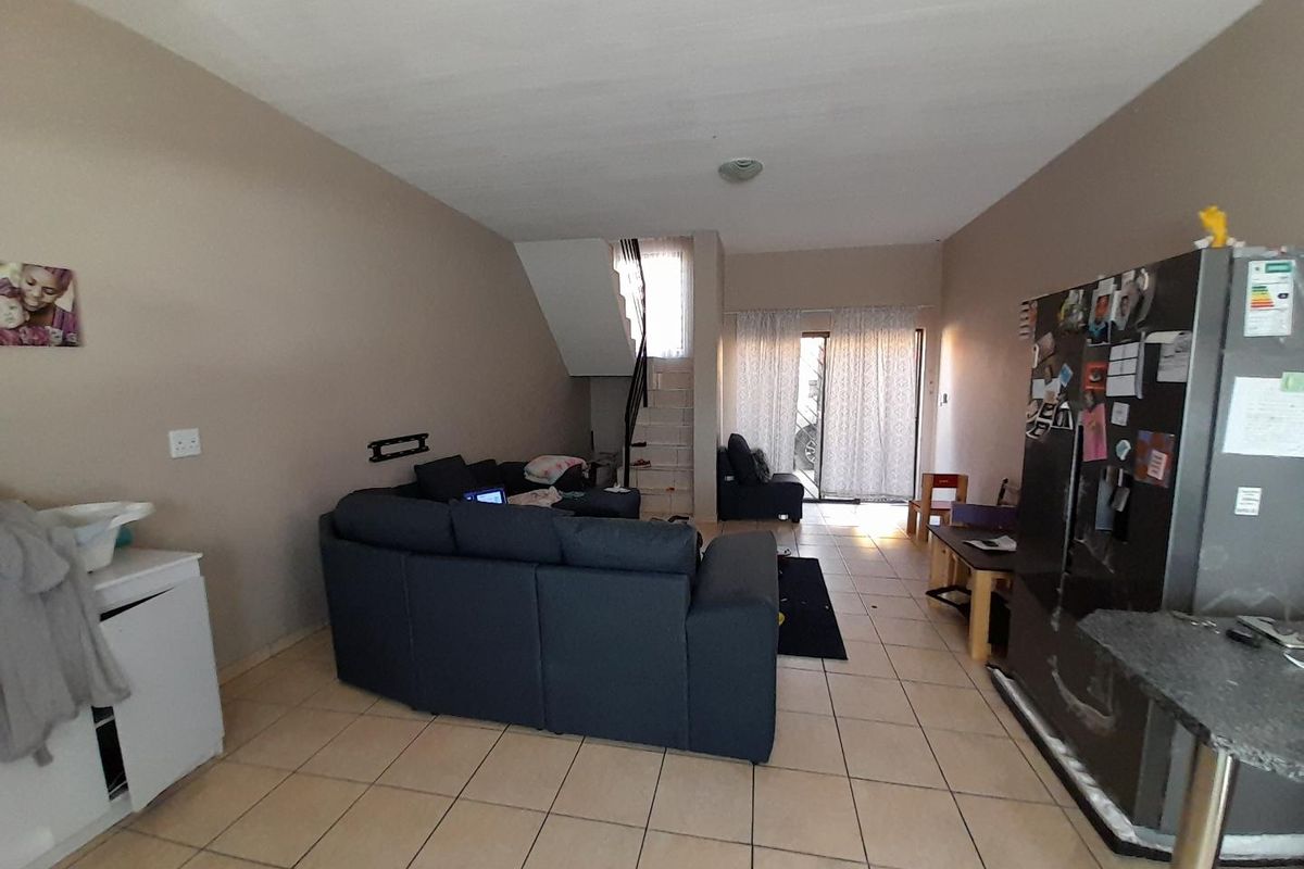 🏡 Exquisite 3 Bedroom Duplex For Sale - Photo 2