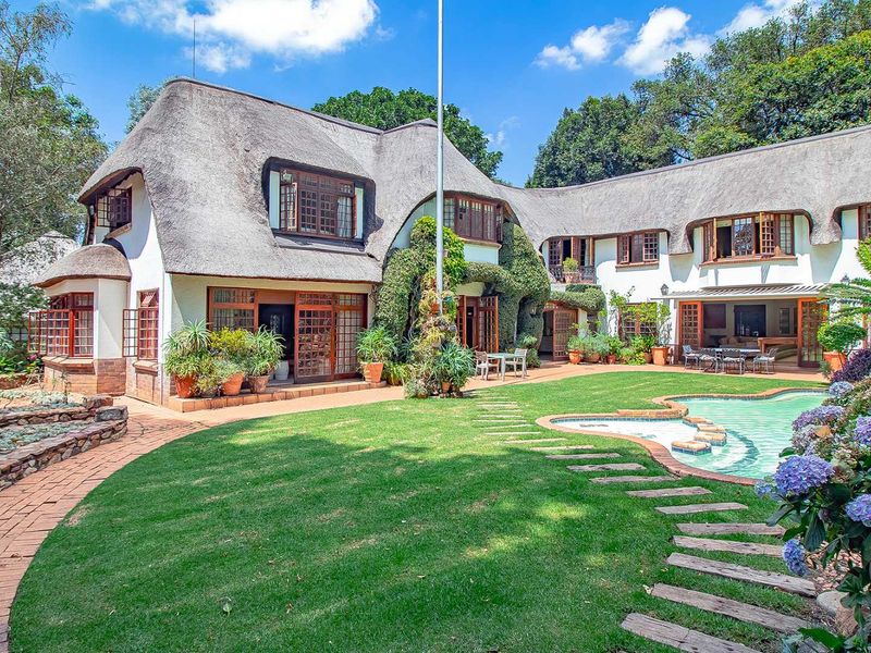 Stately Family Residence in Prime Melrose. - Photo 2