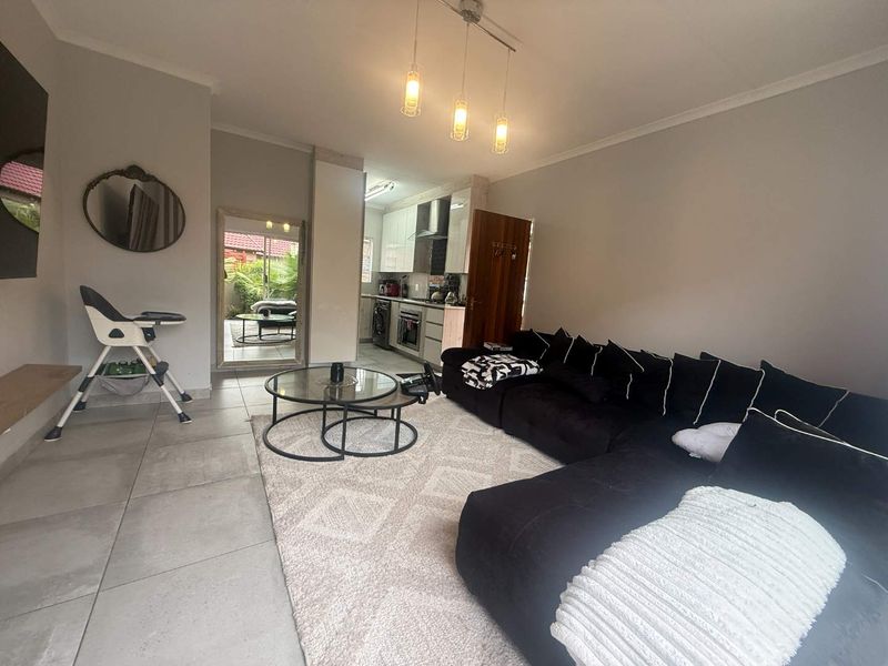 Modern, Move-In Ready Home with Solar – Secure Complex Living at Its Best! - Photo 7