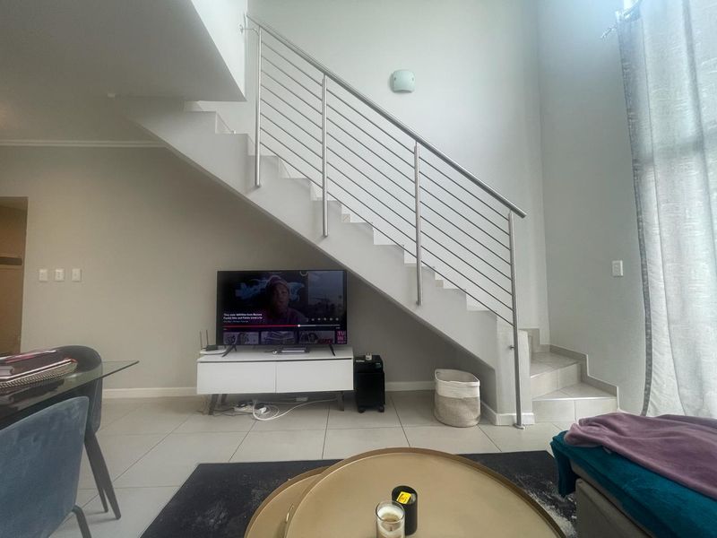 Elegant Duplex Living in Prime Morningside 2 bedroom - Photo 7