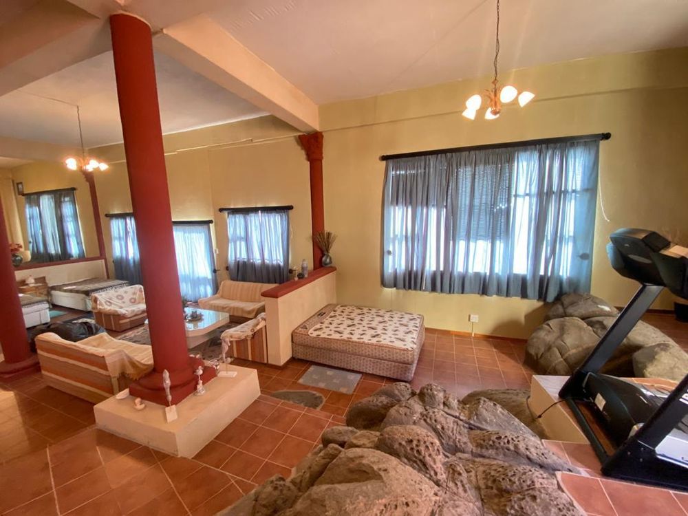 Entertainment/ lounge area