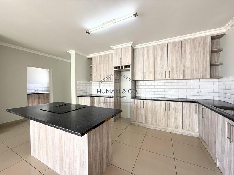 Spacious 4-Bedroom Home in Meersig - Photo 2