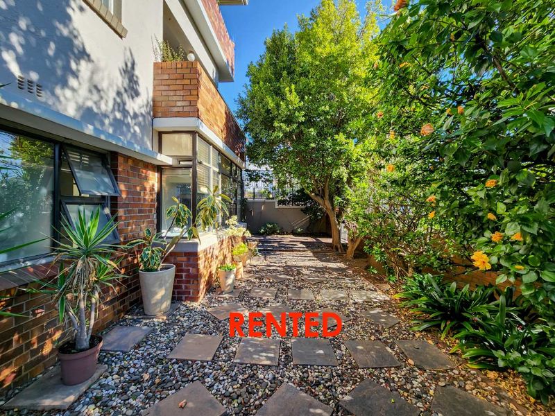 Just off Kloof Street! - Photo 1