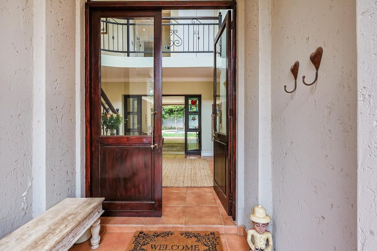 Classic 5-Bedroom, 4-Bathroom Family Home for Rent - Photo 3