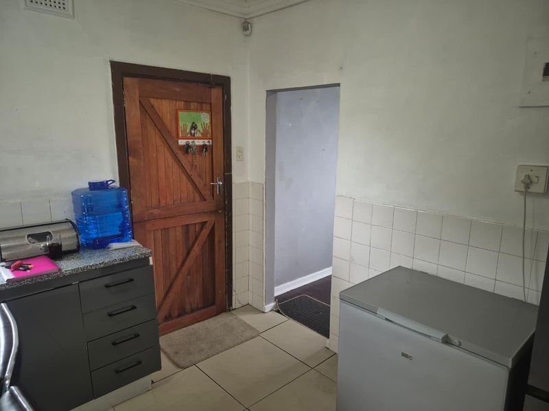 Secure and Spacious 3 Bedroom Family Home in Peaceful Hillary Durban - Photo 8