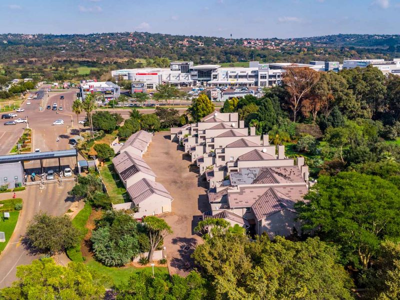 Elegant Fully Furnished Living in Woodhill Golf Estate - Photo 6